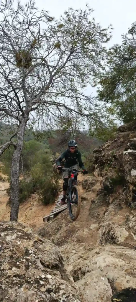 Pasos de madera MTB Caspe